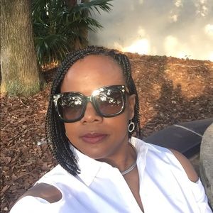 Meet your Posher, Juanita